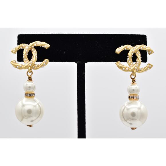 Chanel Earrings Faux Pearl Drop Earrings Gold Tone Crystal Lightweight BinX - Picture 1 of 12